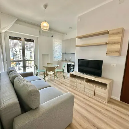 Appartamento Metro M3 S&m Home, Comoda Soluzione Di Design, Con Collegamento Diretto A Duomo Di Milano, Stazione E Porta Garibaldi Milano